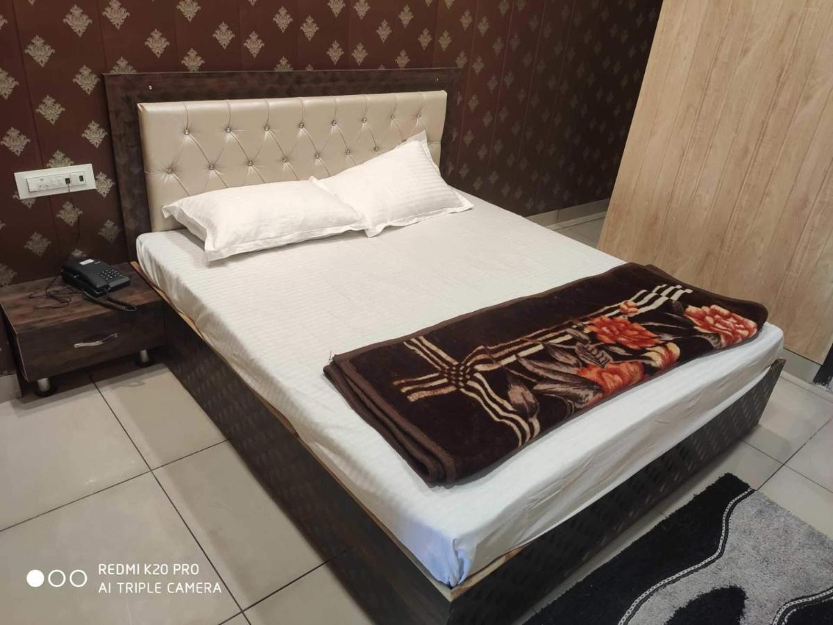Hotel 7 Deep Ludhiana Exteriör bild
